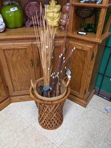 lot 123 image: 2 Wicker Baskets wDried Flowers