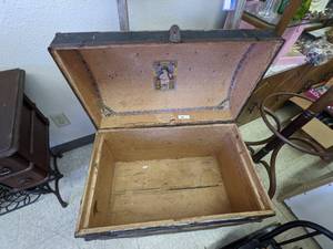 lot 45 image: Antique Victorian Hump Back Steamer Trunk