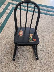 lot 54 image: Antique Childs Wood Chair