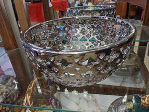 lot 84 image: Refreshing Silver Metal Fruit Bowl wPierced Pattern Design