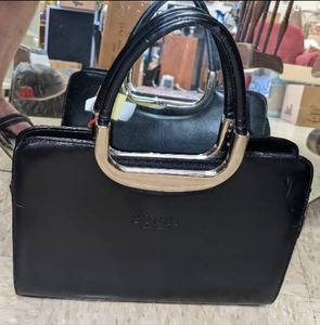 lot 96 image: Black Classic Gucci Purse