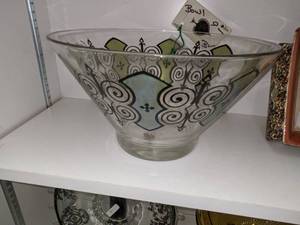 lot 71 image: Mid Century Modern Anchor Hocking Espana Butterfly Bowl