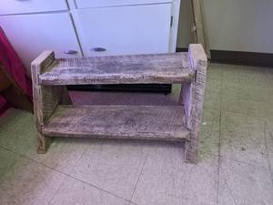 lot 25 image: Primitive Wood Portable Steps or Display Stand