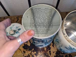 lot 400 image: 3 Vintage Delft Tins wLids