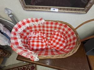 lot 278 image: Antique Childs Doll Buggy