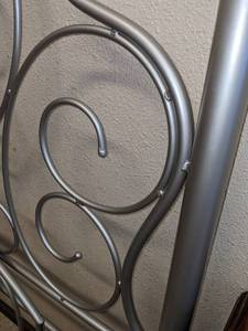 lot 411 image: Gray Metal Scrolled Design Twin Bed Frame