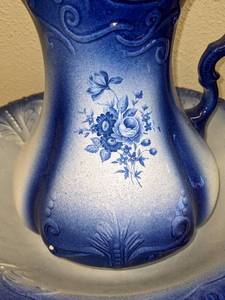 lot 412 image: Large Blue and White Pitcher and Wash Basin