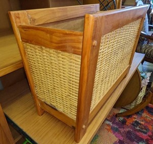 lot 416 image: Mid Century Modern Wood and Wicker Magazine Rack