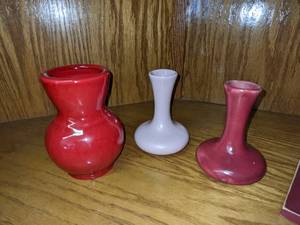 lot 429 image: 3 Small Vases and Mail HolderSorter