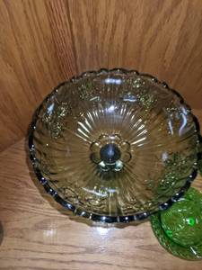 lot 431 image: Striking Green Glassware
