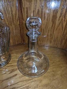 lot 433 image: Glass Decanter Grouping