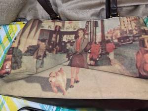 lot 466 image: Large Purses wColorful Designs