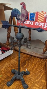 lot 78 image: Handsome Cast Iron Rooster Weather Vane
