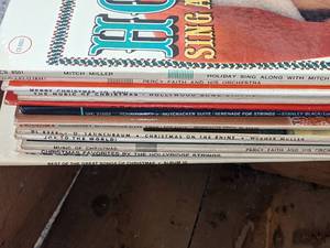 lot 257 image: Vintage Christmas Records
