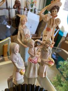 lot 231 image: Porcelain Woman and Girl Figurines