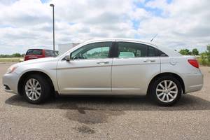 2011 Chrysler 200 Touring - 2 OWNERS