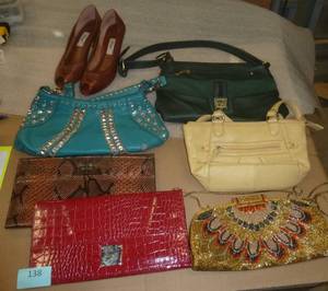 Lot of vintage purses and size 7 shoes