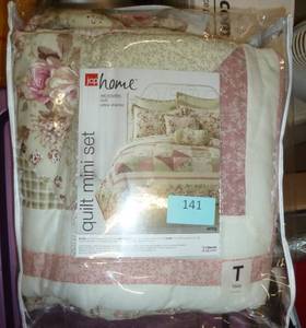 Twin size quilt for twin or day bed