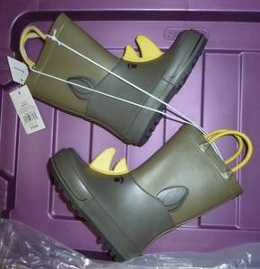 Super cute kids new rain boots size 7