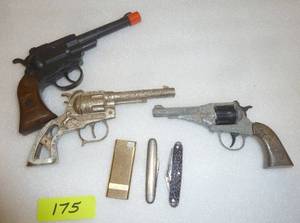 Toy Guns and pocket knives - Gene Autry pistol, black one and other old pistol are made in Italy by Edison Giocattoli