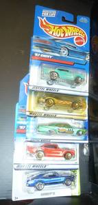5 Hot Wheels