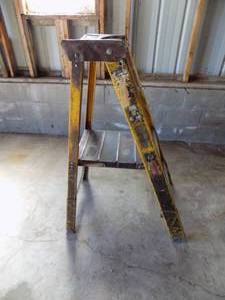 lot 10 image: BAUS 4 Step Ladder