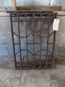 lot 15 image: Cast iron gratetable saw gate