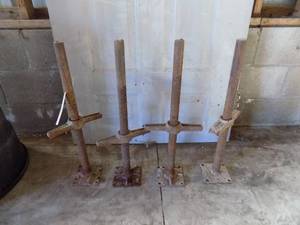 lot 25 image: 4 - adjustable scaffolding legs 25