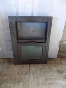 lot 26 image: 5 - Windows