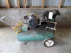 lot 43 image: Air compressor-  1 12 hp motor single phase