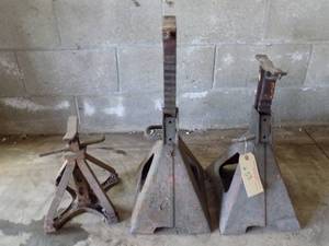 lot 53 image: 3- Jack stands