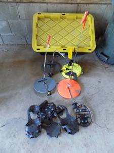 lot 69 image: Ice fishing items, tip ups