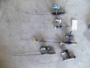 lot 72 image: Lot of 5 ice fishing rods and reels
