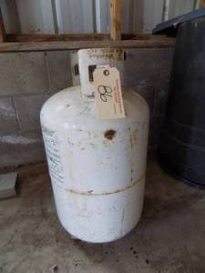 lot 86 image: 30 gallon LP tank