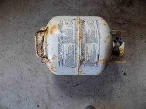 lot 88 image: 20 pound lay down RV tank