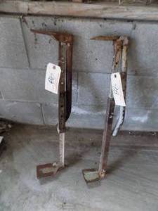 lot 98 image: 2- Brick carriers