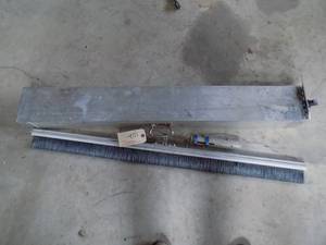 lot 102 image: Chamaeleon concrete finishing system push and pull system with pole adapter