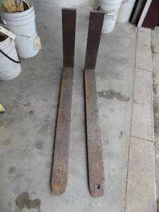 lot 109 image: Pallet forks 42x 4 mounting 16.5