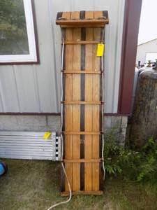 lot 119 image: Vintage wooden toboggan 6 x 17