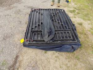 lot 133 image: 4 x 8 portable Fishhouse