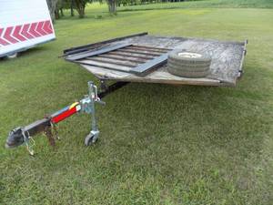lot 140 image: 2 Place snowmobile trailer (Drive on drive off)