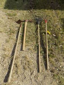 lot 154 image: Lawn and gardening tools