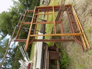 lot 166 image: Scaffolding uprights & X-Braces