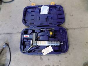 lot 195 image: Lincoln 12v Power grease gun
