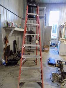 lot 212 image: Fiberglass 8 Ladder
