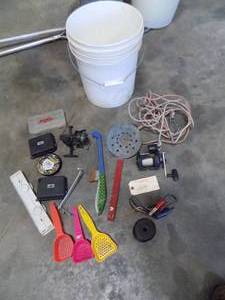 lot 219 image: Lot of fishing items