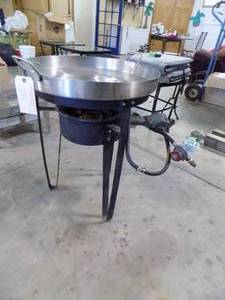 lot 236 image: LP cooker with a stainless steel pan 10.5