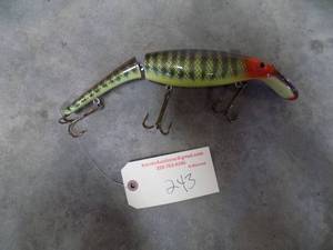 lot 243 image: 13 Musky lure Drifter believer