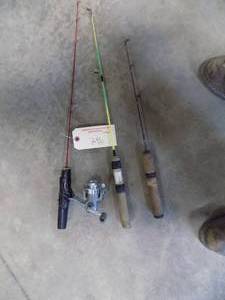 lot 246 image: 3 - Ice fishing rods