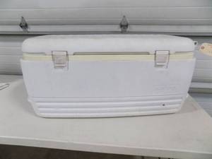 lot 267 image: Igloo cooler